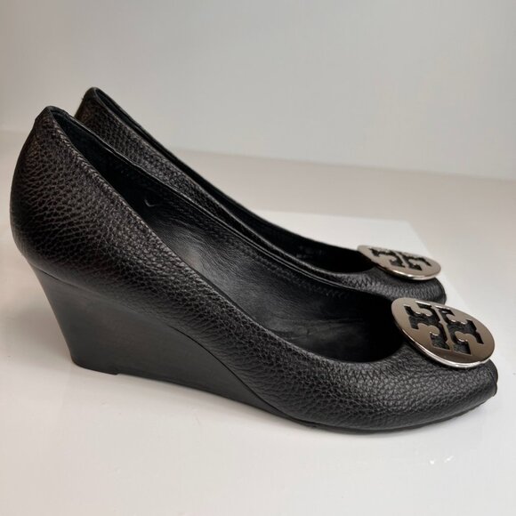 Tory Burch Wedge Women 9 Leather Pebble Sally Medallion Heel Work Party Core Ex - Picture 5 of 13